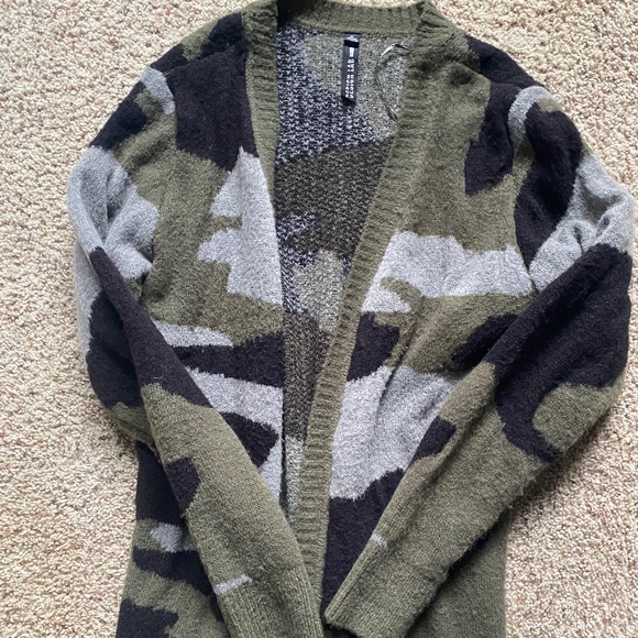 Warm Camo cardigan - Picture 1 of 2